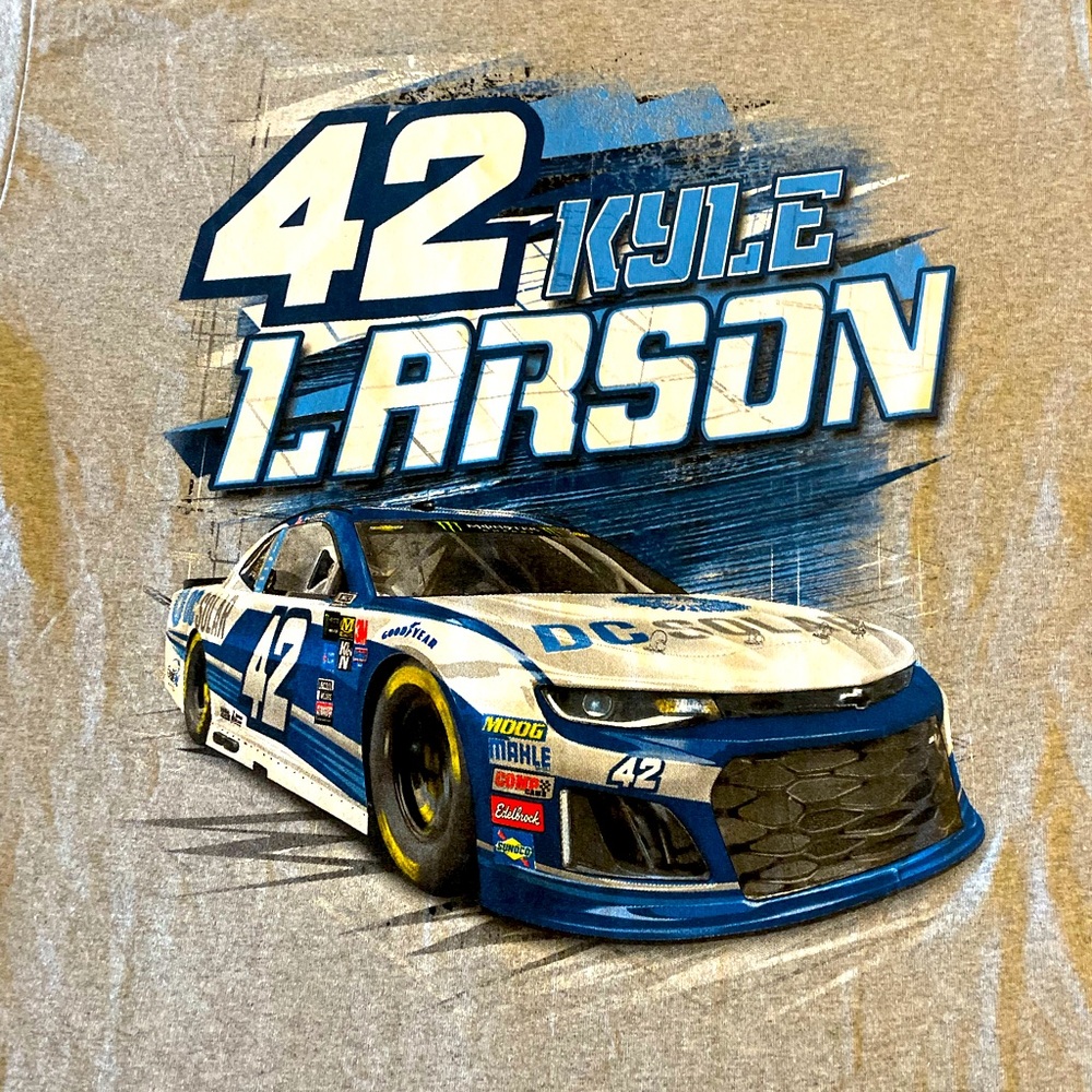 NASCAR Kyle Larson #42 Racing Men's T-Shirt Size M NWT
